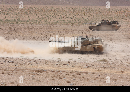 Les Marines américains lors d'une formation conduite de tir au Moyen-Orient le 25 juin 2010. Les marines sont attribuées à peloton de chars, Al Banque D'Images