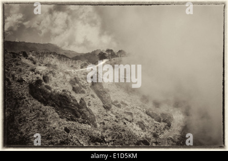 Chemin de trekking et le ciel, sur la façon de Sandakphu en Himalaya Banque D'Images