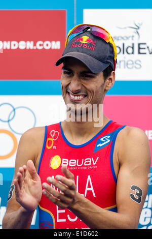 Londres, Royaume-Uni. 31 mai, 2014. Gagnant Mario MOLA (ESP) sur le podium après l'ITU World Triathlon Elite hommes détenus dans Hyde Park. Credit : Action Plus Sport/Alamy Live News Banque D'Images