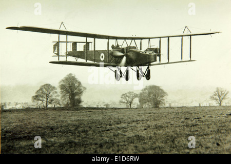 Le Handley page O/400 était un bombardier lourd britannique utilisé pendant la première Guerre mondiale. C'était l'un des plus grands et des plus puissants avions de son temps, utilisé dans les raids de bombardement sur des cibles allemandes. Le O/400 a marqué un progrès important dans l'aviation militaire. Banque D'Images