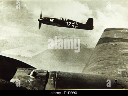 Le Heinkel He 100 était un avion de chasse allemand développé à la fin des années 1930 Connu pour sa rapidité, il était un candidat pour remplacer le Heinkel He 112. Le He 100 était l'un des avions les plus rapides de son temps, mais n'a jamais été produit en série. Banque D'Images