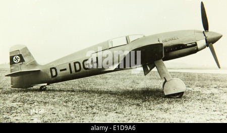 Le Heinkel He 100 était un avion de chasse prototype allemand développé à la fin des années 1930 Connu pour sa vitesse, il était l'un des avions les plus rapides de son temps mais n'a pas été produit en série. Banque D'Images
