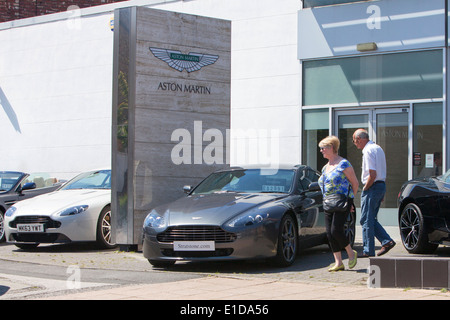 Stratstone concessionnaire Aston Martin Wilmslow dans Cheshire Banque D'Images