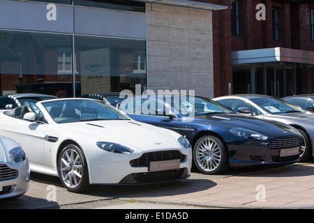 Stratstone concessionnaire Aston Martin Wilmslow Cheshire véhicules Banque D'Images