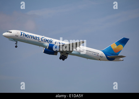 Thomas Cook Airlines Boeing 757 au décollage Banque D'Images