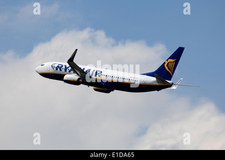 Boeing 737 800 Ryanair décollant Banque D'Images