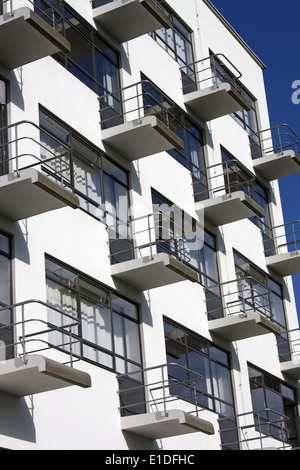 Le Bauhaus à Dessau, remis à l'Allemagne, l'un des plus grands bâtiments de la définition du début du mouvement moderne en architecture, l'architecte Walter Gropius Banque D'Images