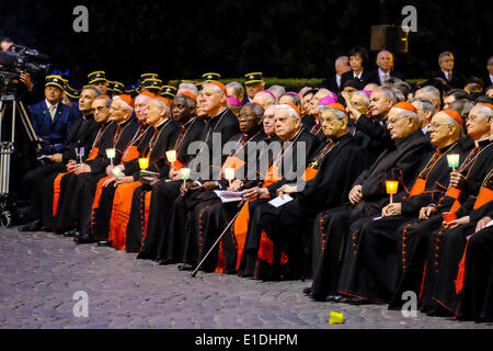 La cité du Vatican. 31 mai, 2014. Le pape François - Célébration de la Vierge Marie pour la fin du mois de mai dans la région de Vatican, Jardins du Vatican, grotte de Lourdes Crédit : Realy Easy Star/Alamy Live News Banque D'Images