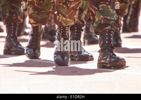 Nairobi, Kenya. 01 Juin, 2014. Les officiers militaires kényanes participer sur cérémonie, durant le jour de l'indépendance 51 cerebrations, au stade national de Nyayo de Nairobi, capitale du Kenya le 1 juin 2014, le 1er juin est un cerebration annuel pour marquer la liberté du pays des colonials en 1963, l'cerebrations vient à un moment Le Kenya a l'insécurité économique et défis. Crédit : Tom Maruko/PACIFIC PRESS/Alamy Live News Banque D'Images