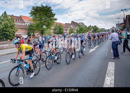 Nuremberg, Allemagne. 01 Juin, 2014. Document - cycliste gallois Geraint Thomas porte le maillot jaune au cours de la cinquième étape du Tour de Bavière de Wassertruedingen à Nuremberg, Allemagne, 01 juin 2014. Photo : Henning Angerer/dpa/Alamy Live News Banque D'Images