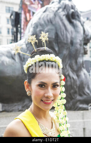 "Bonjour l'Indonésie", Trafalgar Square, London, UK 31 mai 2014. Un événement annuel célébrant la Journée de l'Indonésie à Trafalgar Square. Danseur indonésien qui pose pour une photo à Trafalgar Square. Crédit : Tony Farrugia/Alamy Live News Banque D'Images