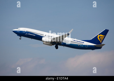 Boeing 737 800 Ryanair décollant Banque D'Images