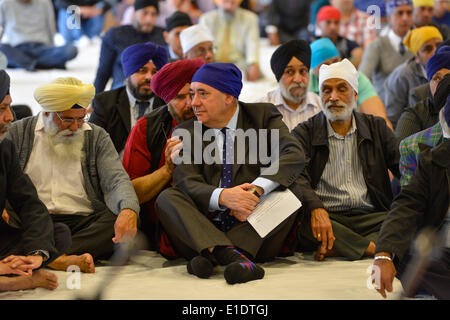 Glasgow, Royaume-Uni. 1er juin 2014. Le premier ministre Alex Salmond a rencontré des membres de la communauté sikh écossaise lorsqu'il a effectué une visite au Gurdwara de Glasgow le dimanche 01 juin 2014 à Glasgow, en Écosse. © David Gordon/Alamy Live News Banque D'Images