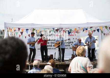 Weymouth, Dorset, UK, 1er juin, 2014. Le Wessex Folk Festival a lieu le long du port de Weymouth. Credit : Zach Williams/Alamy Live News Banque D'Images