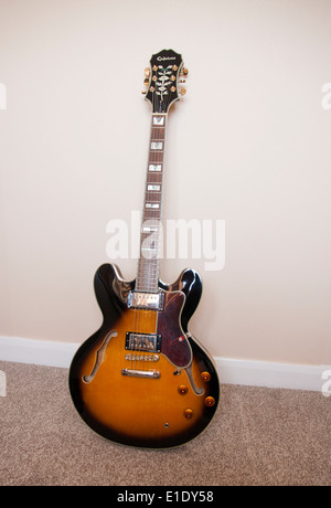 Guitare Gibson Epiphone Sheraton ll Banque D'Images