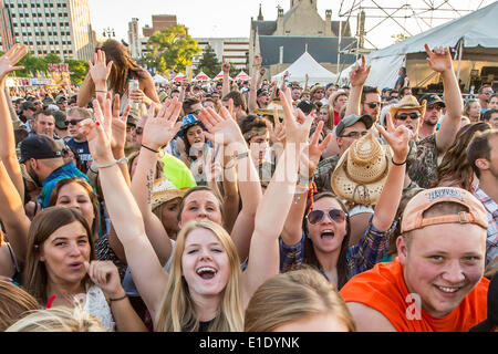 Detroit, Michigan, USA. 1er juin 2014. L'atmosphère sur la deuxième journée de la 2014 WYCD Detroit Downtown Hoedown à Comerica Park à Detroit, MI le 31 mai 2014 Crédit : Marc Nader/ZUMA/ZUMAPRESS.com/Alamy fil Live News Banque D'Images