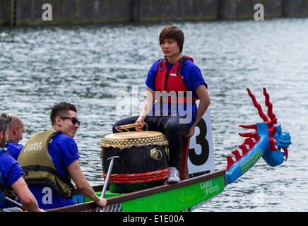 Manchester, UK. 01 Juin, 2014. 2014 La communauté chinoise Dragon Boat Festival a lieu à Salford Quays Crédit : Steven Purcell/Alamy Live News Banque D'Images