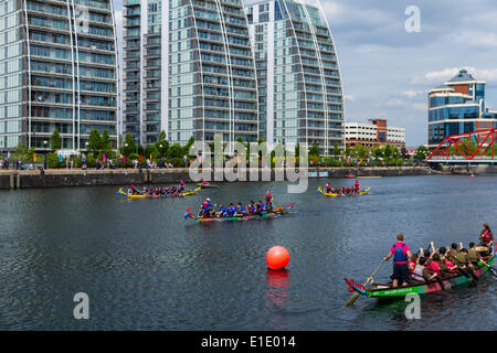 Manchester, UK. 01 Juin, 2014. 2014 La communauté chinoise Dragon Boat Festival a lieu à Salford Quays Crédit : Steven Purcell/Alamy Live News Banque D'Images