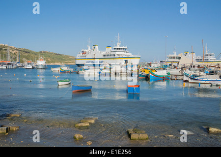 Le port de Mgarr, Gozo, Comino Ferry Chanel, Mellieha, Malte, l'Europe. Banque D'Images