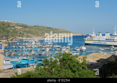 Le port de Mgarr, Gozo, Comino Ferry Chanel, Mellieha, Malte, l'Europe. Banque D'Images