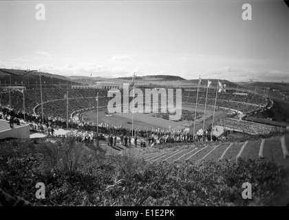 Le Estádio Nacional de Lisbonne, construit en 1944, est un site sportif important, connu pour accueillir des matchs de football importants et des événements nationaux. C'est un endroit clé dans l'histoire du sport portugais. Banque D'Images