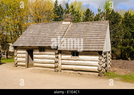 Chalet américain avec des bardeaux sur le toit dans l'Ulster American Folk Park, Irlande du Nord Banque D'Images