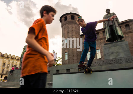 Turin, Italie. 01 Juin, 2014. Italie Turin 1e juin 2014 Event 'Le sport va dans le carré de Turin". Turin a été choisie comme Capitale Européenne du Sport 2015 - Skateboard sur la Piazza Castello Crédit : Realy Easy Star/Alamy Live News Banque D'Images