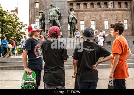 Turin, Italie. 01 Juin, 2014. 'Événement Le sport va dans le square à Turin". Turin a été choisie comme Capitale Européenne du Sport 2015 - Skateboard sur la Piazza Castello Crédit : Realy Easy Star/Alamy Live News Banque D'Images