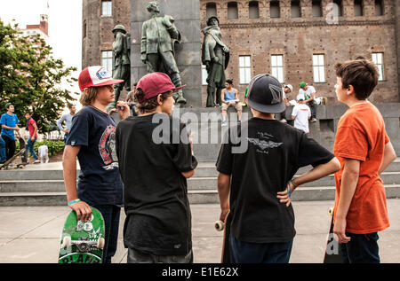 Turin, Italie. 01 Juin, 2014. Italie Turin 1e juin 2014 Event 'Le sport va dans le carré de Turin". Turin a été choisie comme Capitale Européenne du Sport 2015 - Skateboard sur la Piazza Castello Crédit : Realy Easy Star/Alamy Live News Banque D'Images