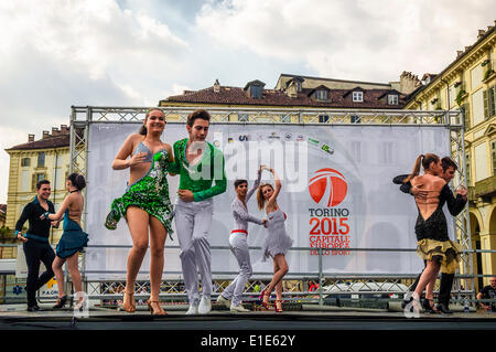 Turin, Italie. 01 Juin, 2014. Italie Turin 1e juin 2014 Event 'Le sport va dans le carré de Turin". Turin a été choisie comme Capitale Européenne du Sport 2015 - Piazza Vittorio Veneto danses latino-américaines : crédit facile vraiment Star/Alamy Live News Banque D'Images