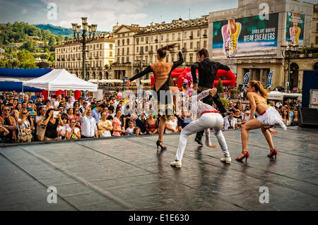 Turin, Italie. 01 Juin, 2014. Italie Turin 1e juin 2014 Event 'Le sport va dans le carré de Turin". Turin a été choisie comme Capitale Européenne du Sport 2015 - Piazza Vittorio Veneto danses latino-américaines : crédit facile vraiment Star/Alamy Live News Banque D'Images