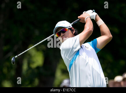 (140602) -- Dublin, 2 juin 2014 (Xinhua) -- Hideki Matsuyama Japon de tees à pied au cours de la ronde finale de la Memorial Tournament à Muirfield Village Golf Club de Dublin, les États-Unis, le 1 juin 2014. Matsuyama a gagné en play off sur Kevin Na des États-Unis et a réclamé le champion. (Xinhua/Shen Ting) Banque D'Images