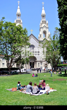 Les femmes en pique-nique du parc de Washington Square à San Francisco Banque D'Images