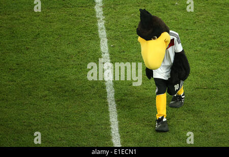 Moenchengladbach, Allemagne. 01 Juin, 2014. La mascotte de l'Allemagne avant le match de football amical entre l'Allemagne et le Cameroun au Borussia Park Stadium à Moenchengladbach, Allemagne, 01 juin 2014. Photo : Rolf Vennenbernd/dpa/Alamy Live News Banque D'Images