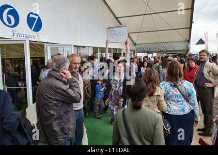 En dehors de la foule à la librairie 2014 Hay Festival de la littérature, de l'Hay-on-Wye, Powys, UK Banque D'Images