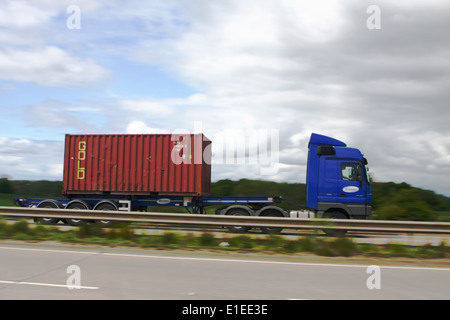 Un camion de Wincanton un contenant d'expédition de l'or le long de l'A46 dans le Leicestershire, Angleterre Banque D'Images