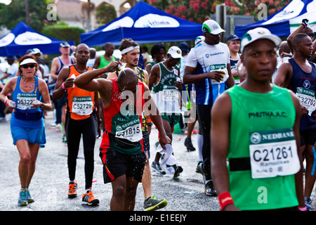 Marathon 2014 camarades coureurs en dehors de l'Afrique du Sud Durban Coupe 45e Banque D'Images