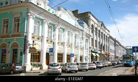 Encore une fois démarré le tram numéro 11 sur l'itinéraire historique sur le plus ancien restauré en 2012 année street - Rozhdestvenskaya. Banque D'Images