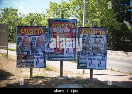 Élections européennes 2014 posters incitant les gens à voter pour Jean-Marie Le Pen et le Front National sur l'affichage en Corse Banque D'Images