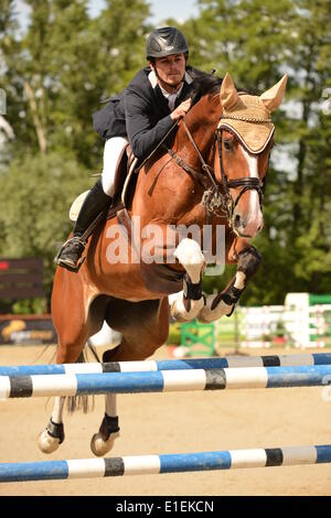 Bratislava-Zahorska Bystrica, Slovaquie. 1er juin 2014. Tomas Kuchar (SVK) sur l'amour. Un tournoi de trois jours l'équipe de RS LICA - Grand Prix cso slovaque cup a eu lieu à Braitslava-Zahorska Bystrica, Slovaquie le 30.05.14-1.06.14. Crédit : Dmitry Argunov/Alamy Live News Banque D'Images