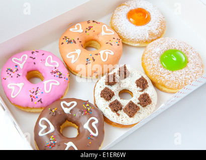 Boîte pleine de donuts set Banque D'Images