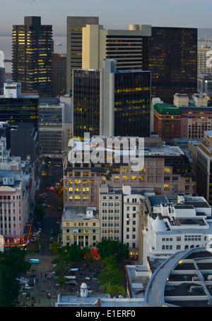 Cape Town's Central Business District, à partir d'une vue à l'égard du nord de la Baie de Table. Banque D'Images