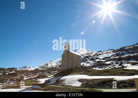 Vieille maison sur l'Adler Hotel Alm Simplon dans les Alpes entre l'Italie et la Suisse. Banque D'Images
