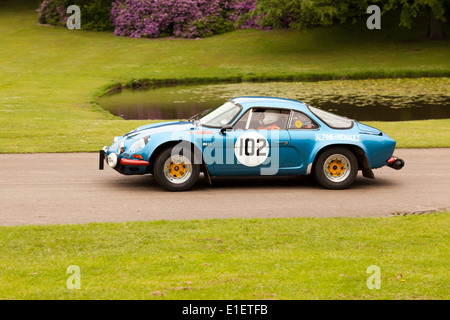 Vue latérale d'un 1971, Alpine Renault A110 1600S, prenant part à une course Sprint à Motorsport au Park, 2014 Banque D'Images