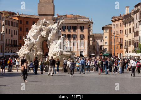 Les quatre fleuves Fontaine par Bernini, Fontaine , Piazza Navona, Rome, Italie Europe Banque D'Images