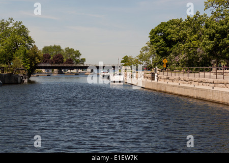 Bateaux amarrés le long du canal à Fenelon Falls, Ontario) donnant sur rivière Fenelon à Cameron Lake. Banque D'Images