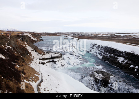 La rivière Hvita rivière coule à travers la gorge de Gullfoss et sur la cascade de Gullfoss, dans le sud-ouest de l'Islande. Banque D'Images