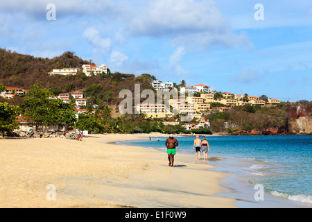 Vue sud sur la plage de Grand'Anse vers Point de quarantaine, St George, la Grenade, dans les Antilles Banque D'Images