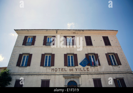 Une vue extérieure de l'Hôtel de Ville à Calenzana, corse. Banque D'Images