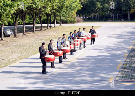 La communauté chinoise security guard la batterie dans la pratique Banque D'Images